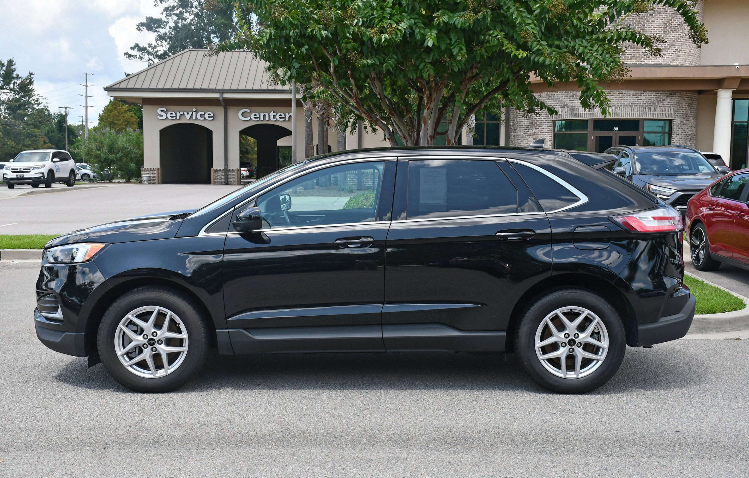 2024 Ford Edge SEL photo 2
