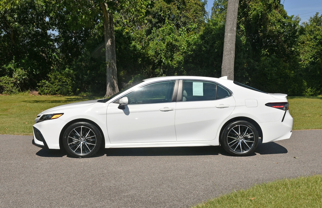 Used 2023 Toyota Camry SE SE Auto