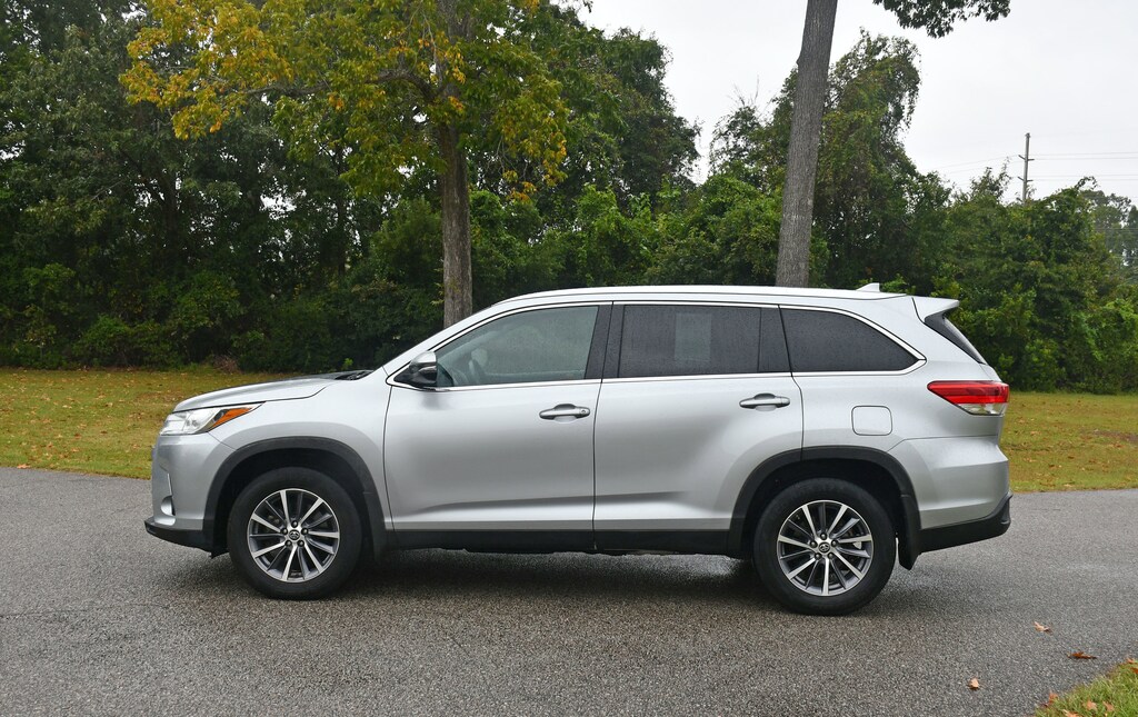 Used 2019 Toyota Highlander XLE XLE V6 AWD