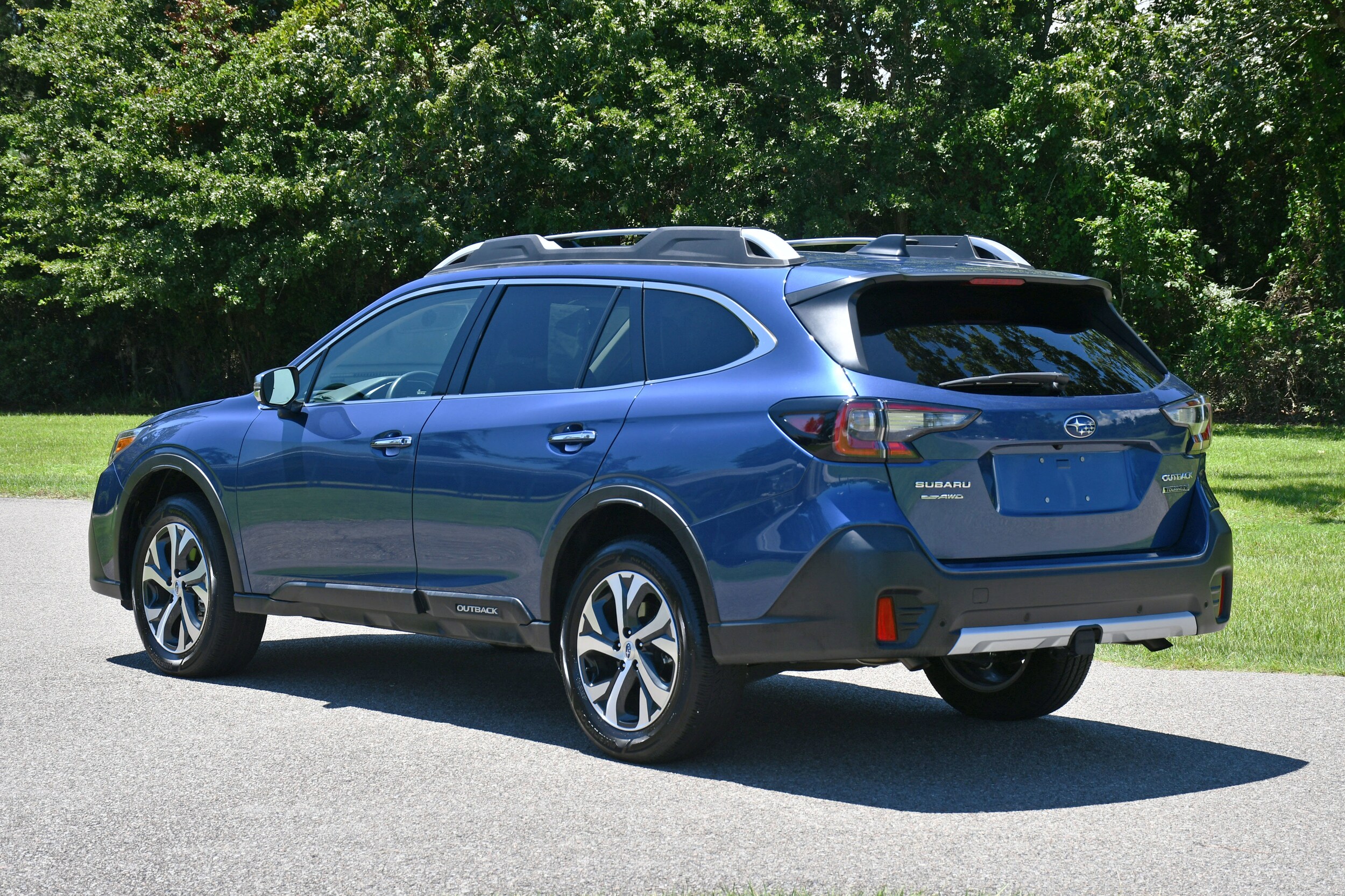 2020 Subaru Outback Touring XT photo 2
