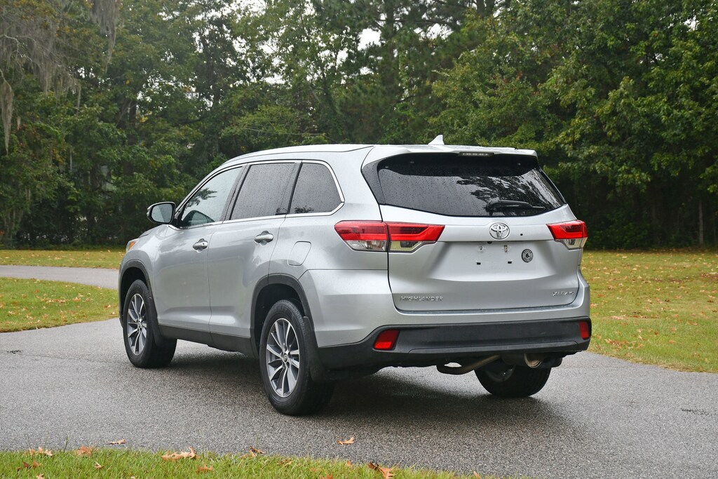 Used 2019 Toyota Highlander XLE XLE V6 AWD