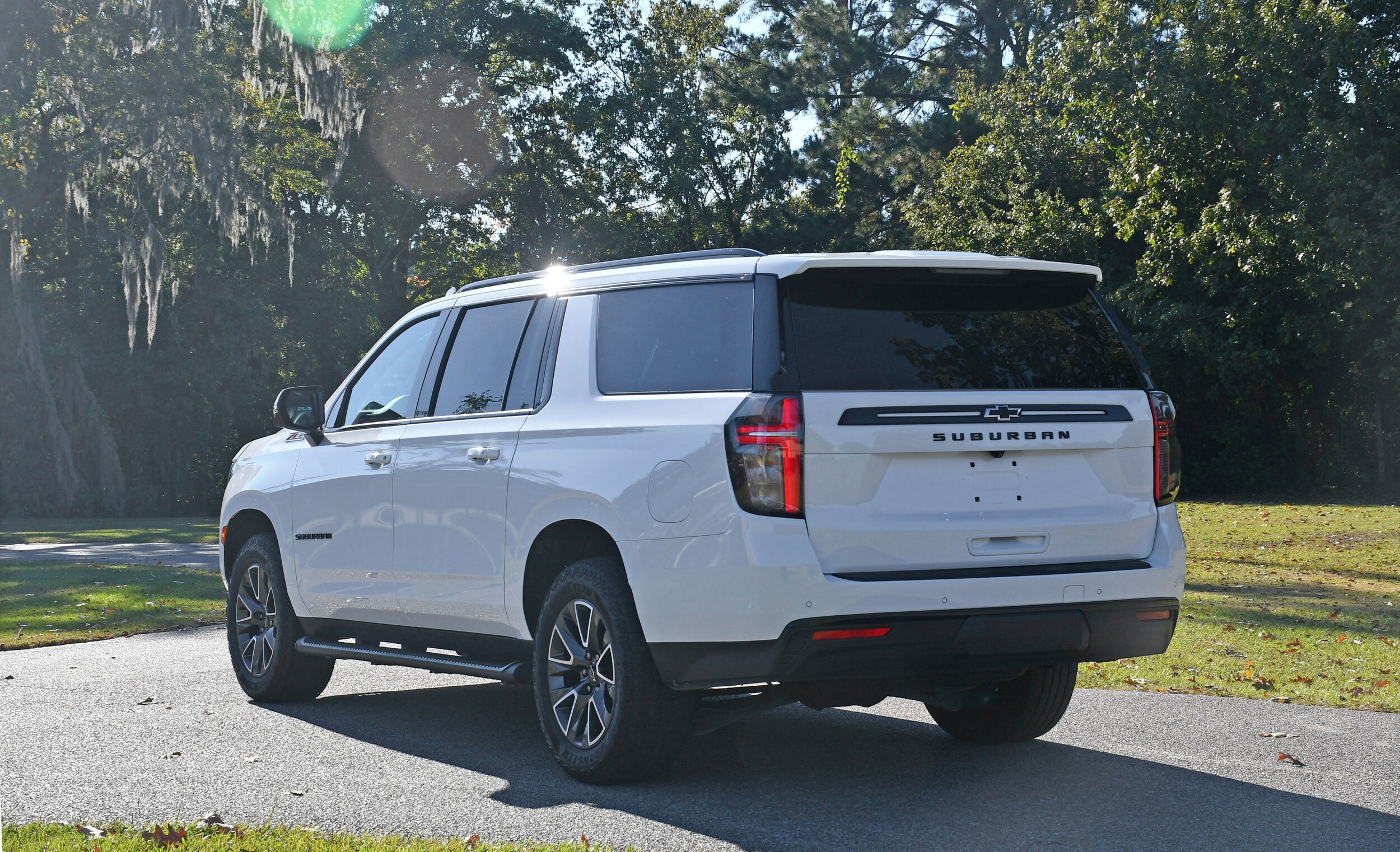 2024 Chevrolet Suburban Z71 photo 2