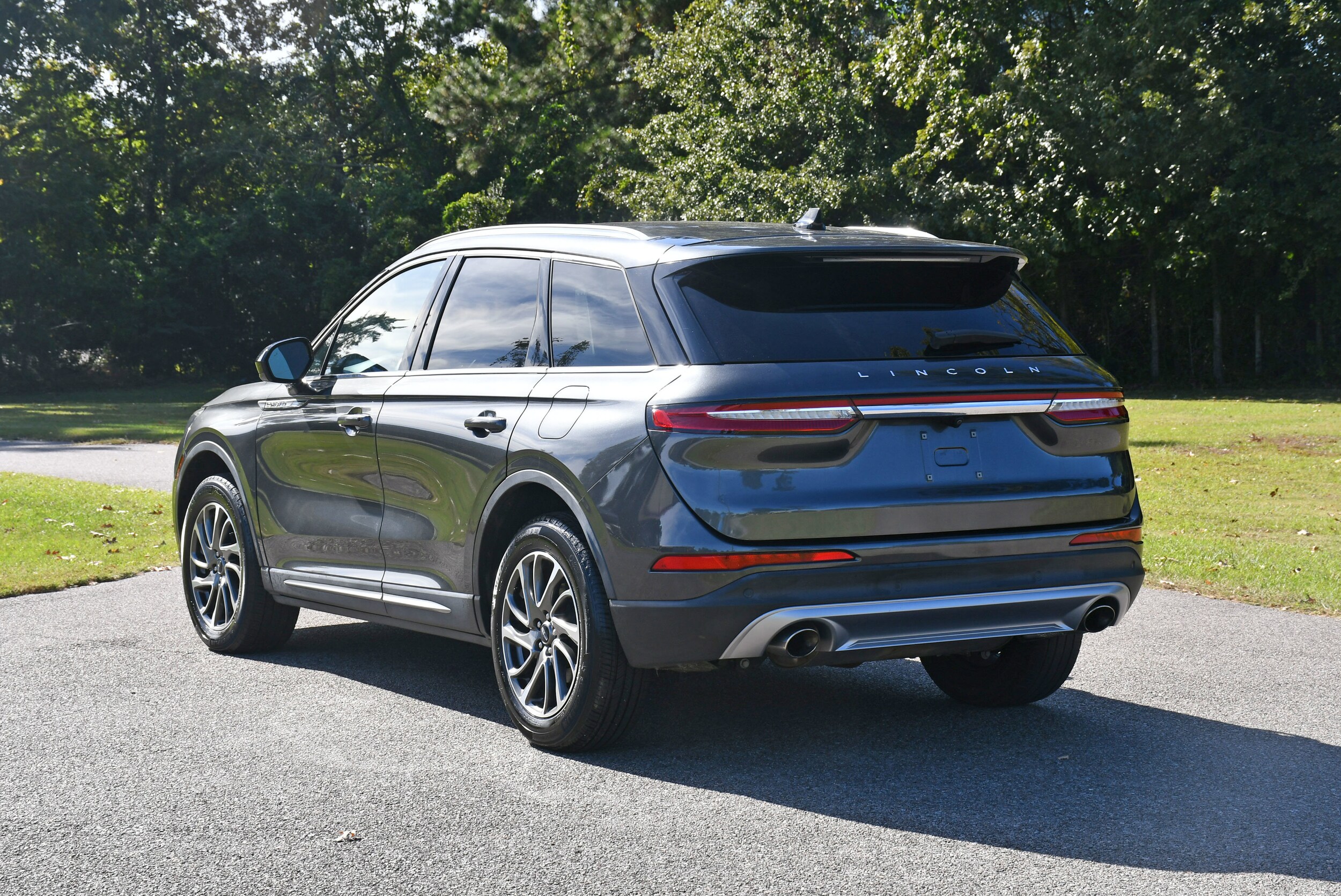 2020 Lincoln Corsair Standard photo 2