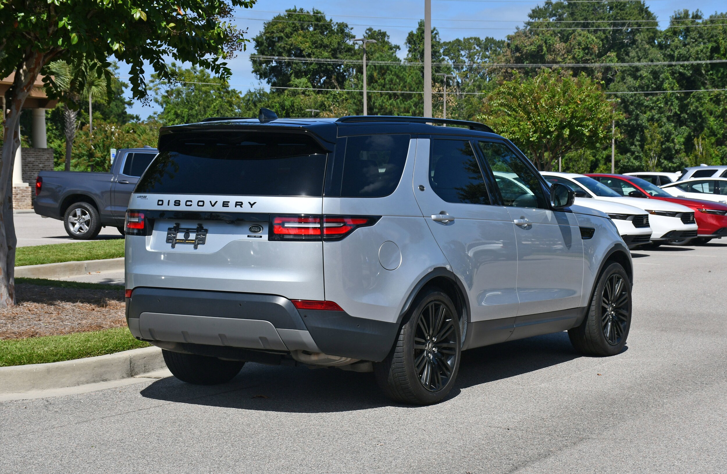 2019 Land Rover Discovery HSE Luxury photo 2