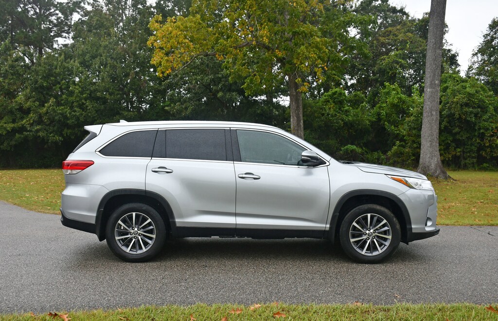 Used 2019 Toyota Highlander XLE XLE V6 AWD