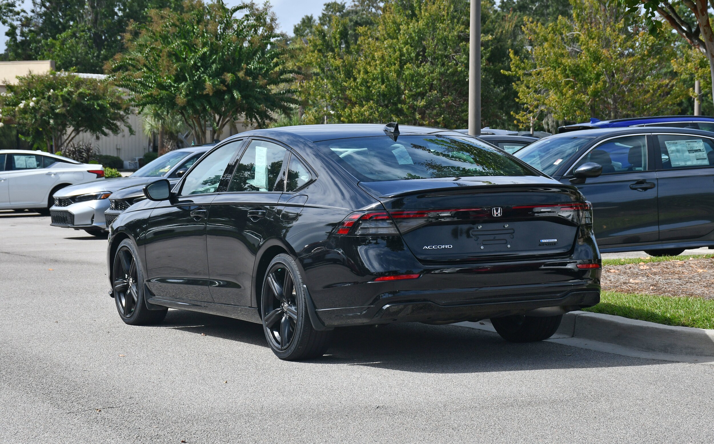 2024 Honda Accord Hybrid Sport-L photo 2
