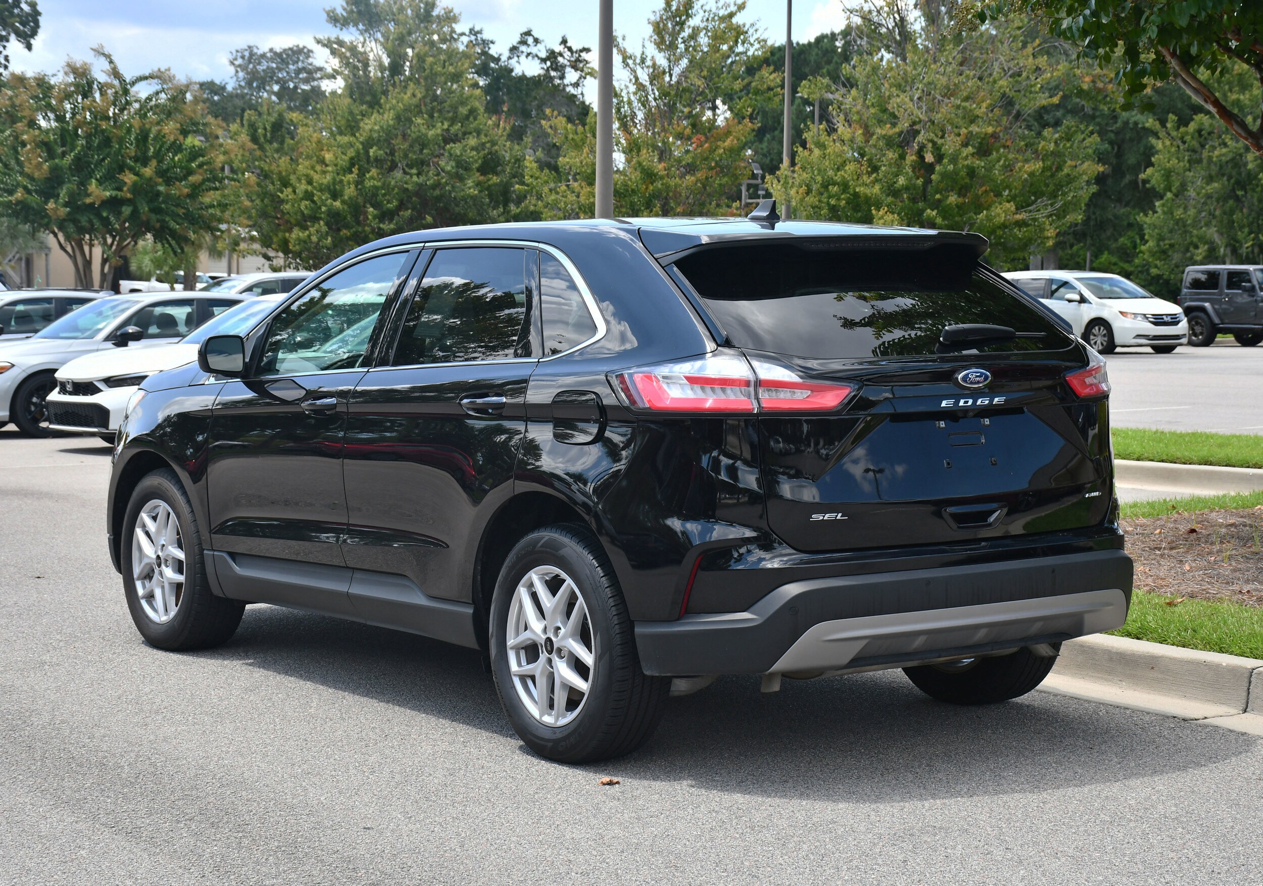 2024 Ford Edge SEL photo 3
