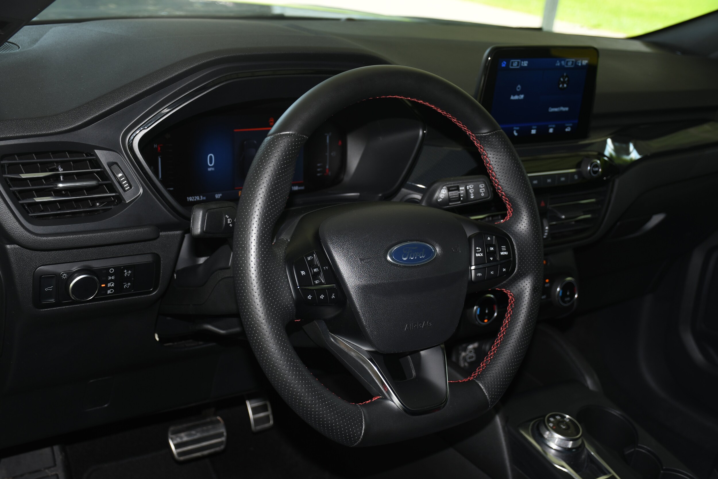 2024 Ford Escape ST-Line photo 2