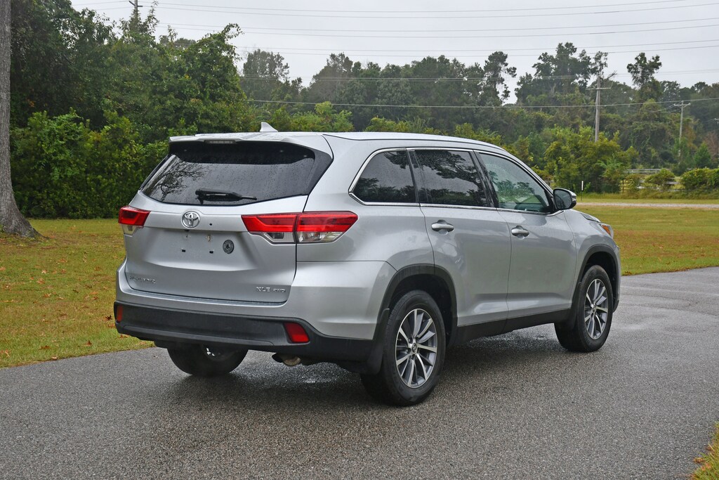 Used 2019 Toyota Highlander XLE XLE V6 AWD