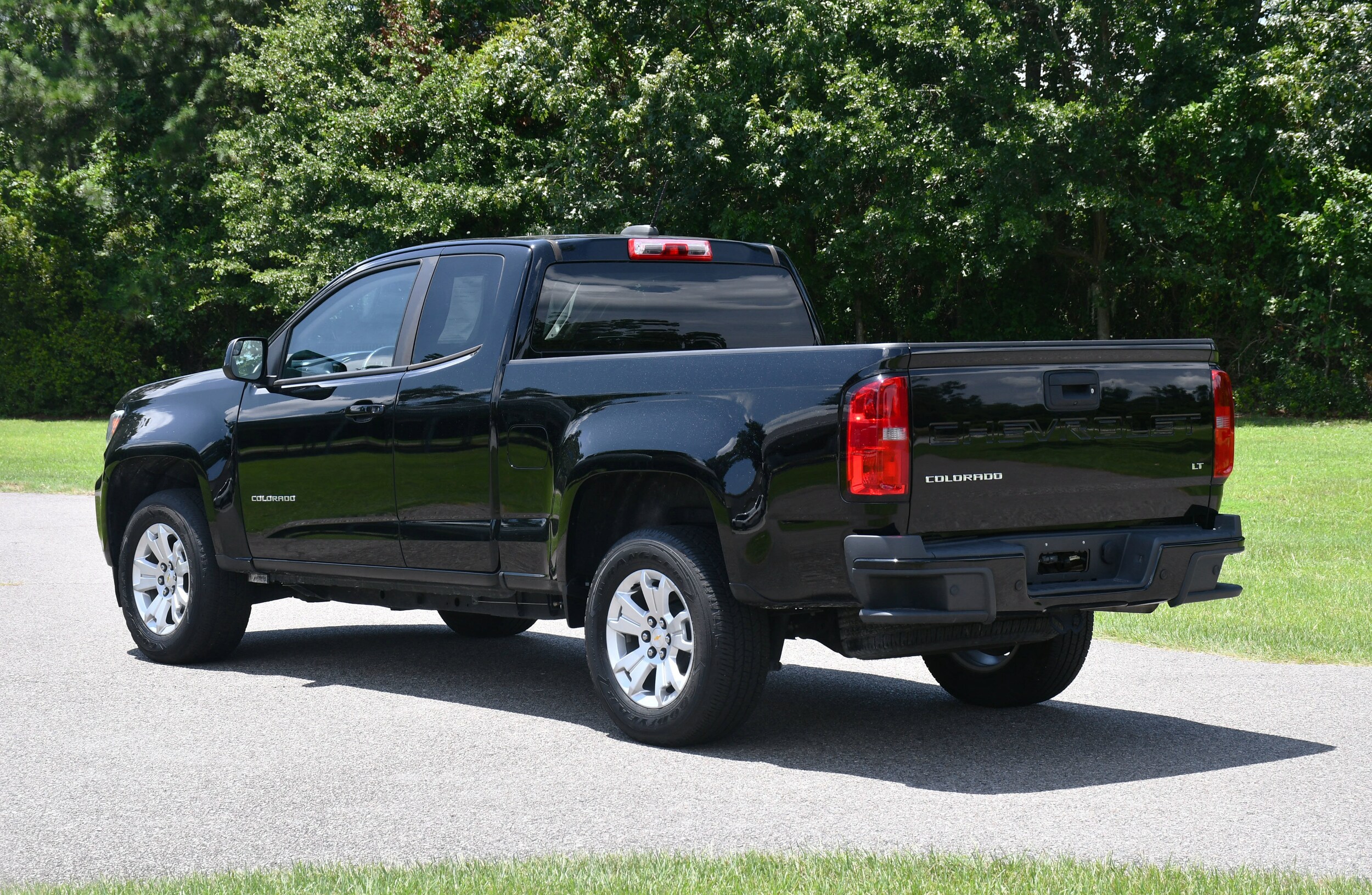 2022 Chevrolet Colorado LT photo 3