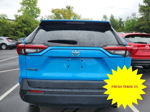 2021 Toyota RAV4 LE photo 3