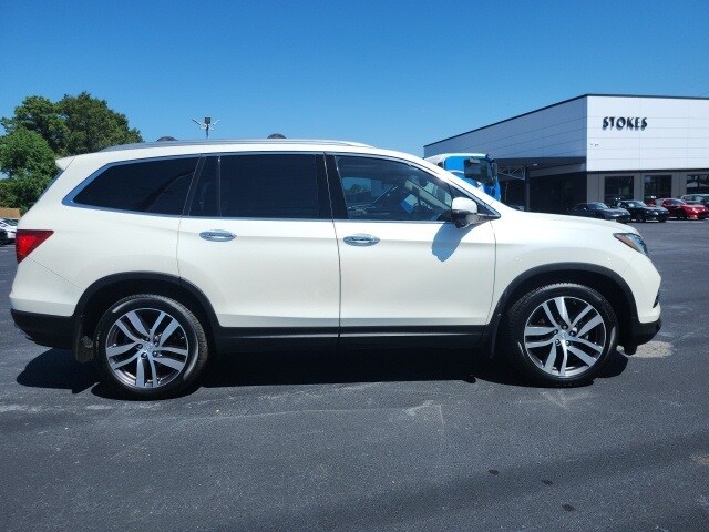 2016 Honda Pilot Touring photo 2