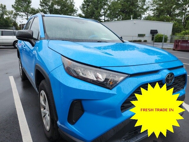 2021 Toyota RAV4 LE photo 2