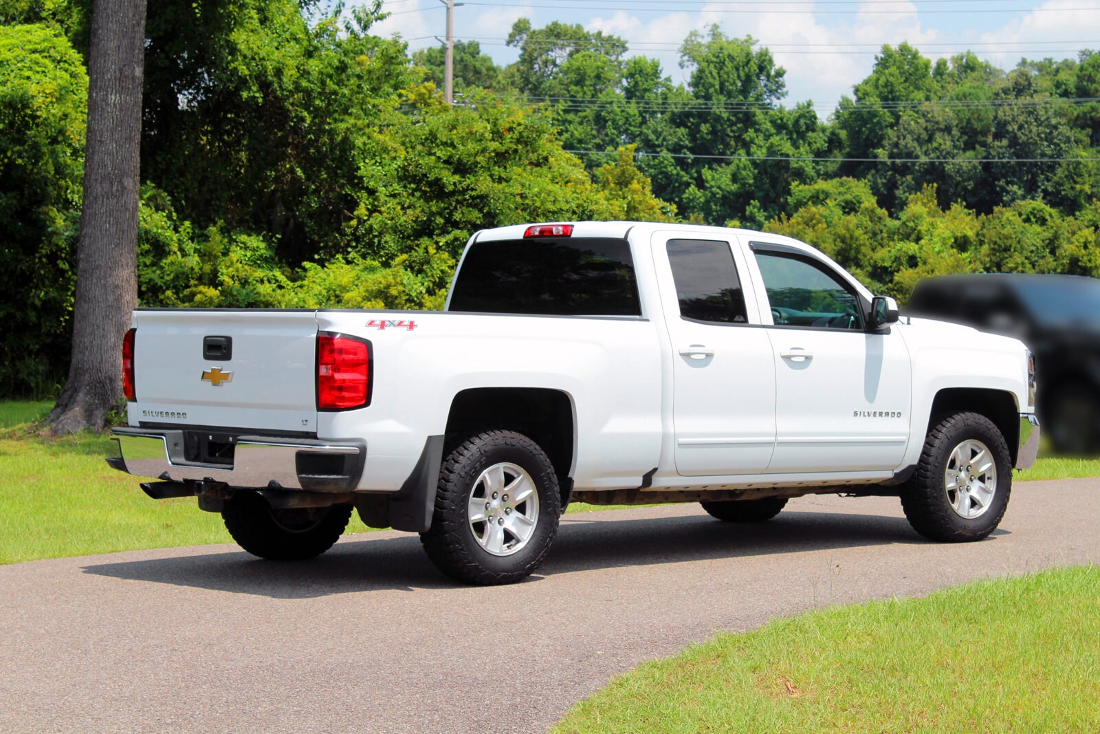 2017 Chevrolet Silverado 1500 LT photo 4