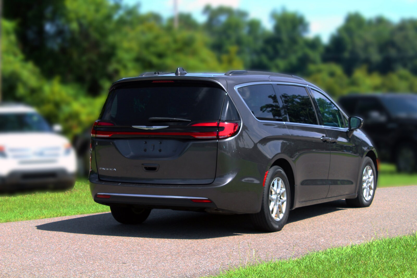 2022 Chrysler Pacifica Touring L photo 4