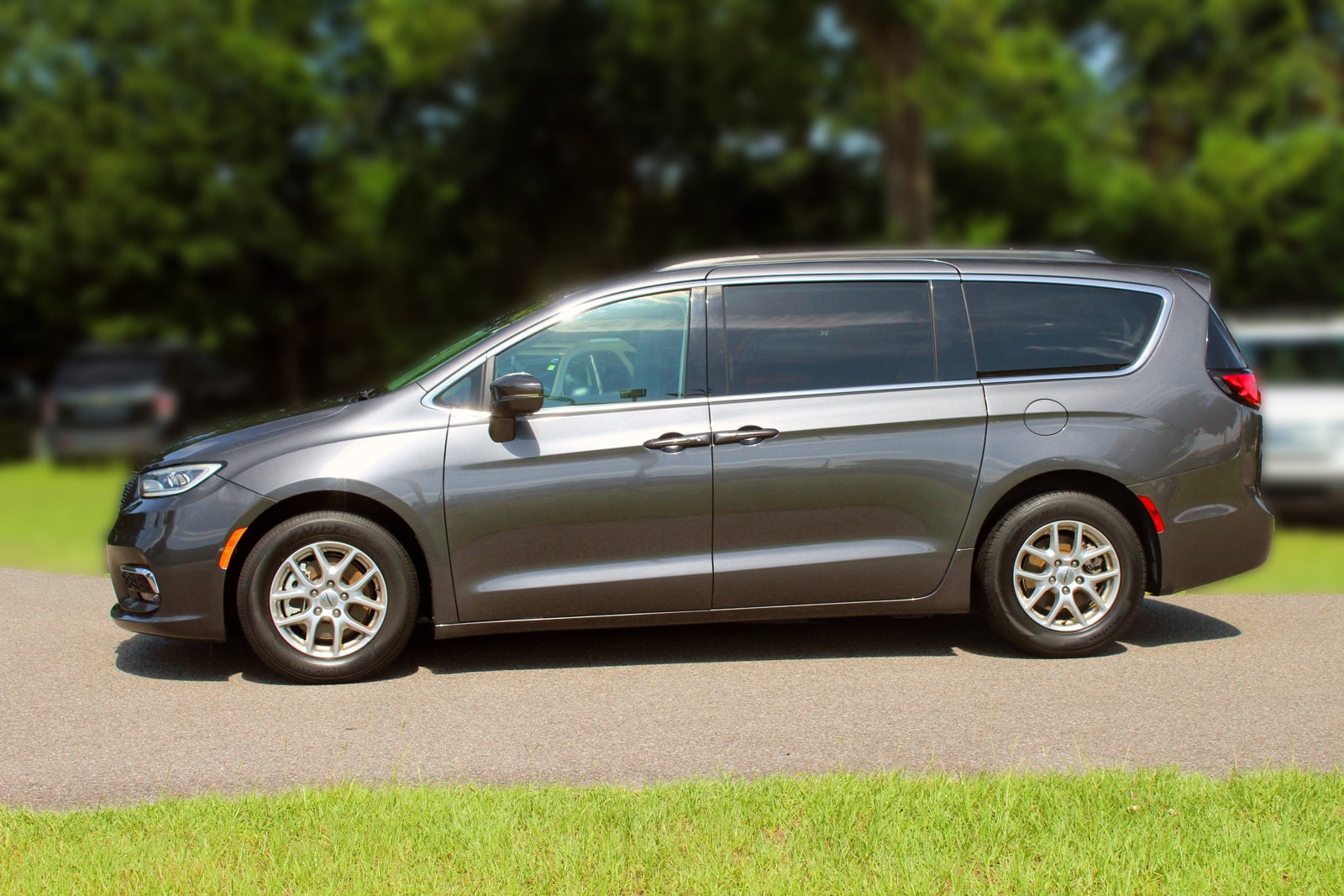 Used 2022 Chrysler Pacifica Touring L with VIN 2C4RC1BG2NR170100 for sale in Goose Creek, SC