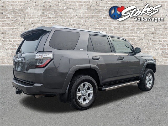 2015 Toyota 4Runner SR5 photo 3