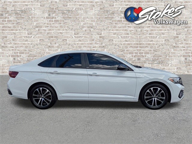 2023 Volkswagen Jetta 1.5T Sport photo 3