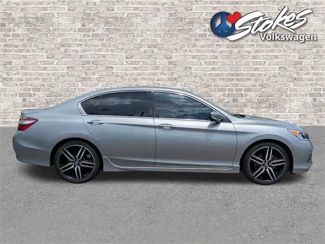 2017 Honda Accord Sport photo 3