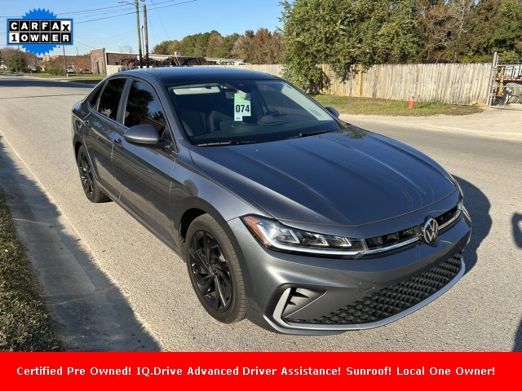 Used 2025 Volkswagen Jetta 1.5T SE Sedan
