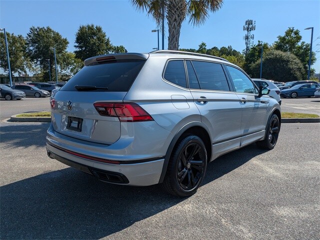 2024 Volkswagen Tiguan SE R-Line Black photo 2