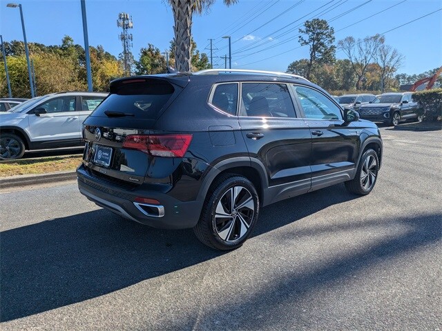2024 Volkswagen Taos SE photo 2