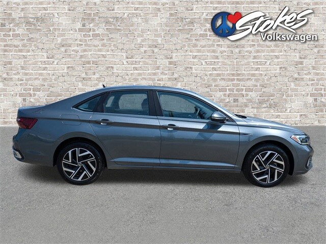2024 Volkswagen Jetta 1.5T SEL photo 2