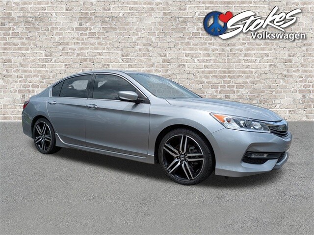 2017 Honda Accord Sport photo 2