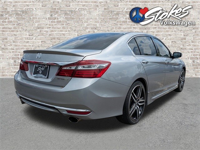 2017 Honda Accord Sport photo 4
