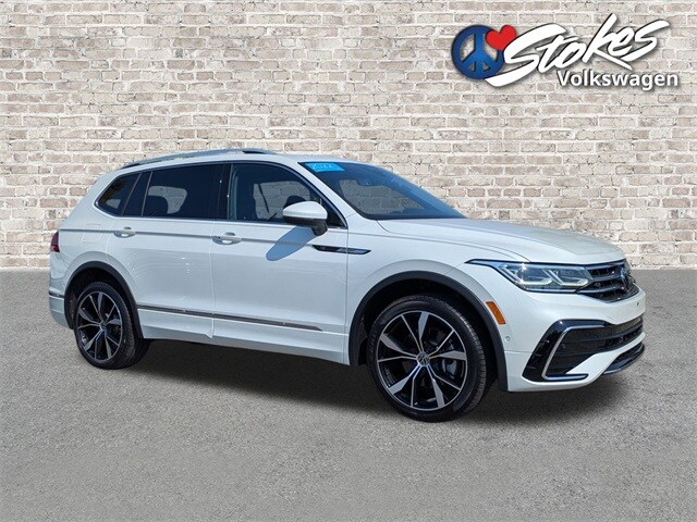 2022 Volkswagen Tiguan SEL Premium R-Line photo 2