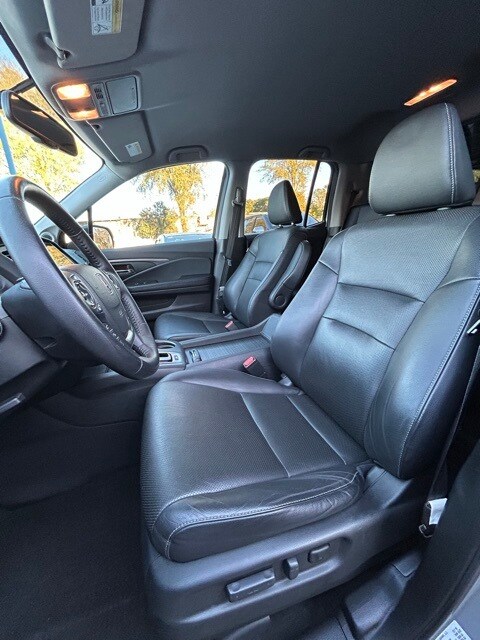 2017 Honda Ridgeline RTL-T photo 2