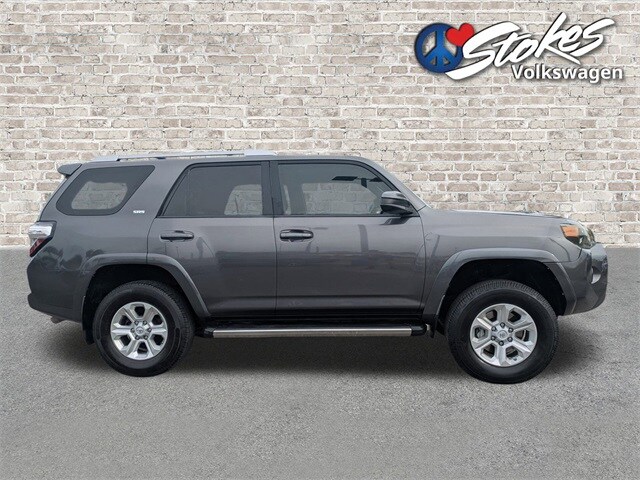 2015 Toyota 4Runner SR5 photo 2