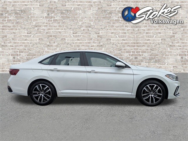 2025 Volkswagen Jetta 1.5T SE photo 2