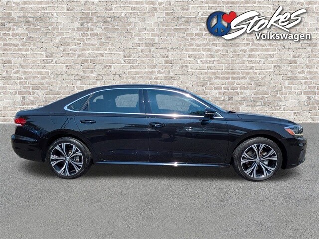 2021 Volkswagen Passat 2.0T SE photo 3