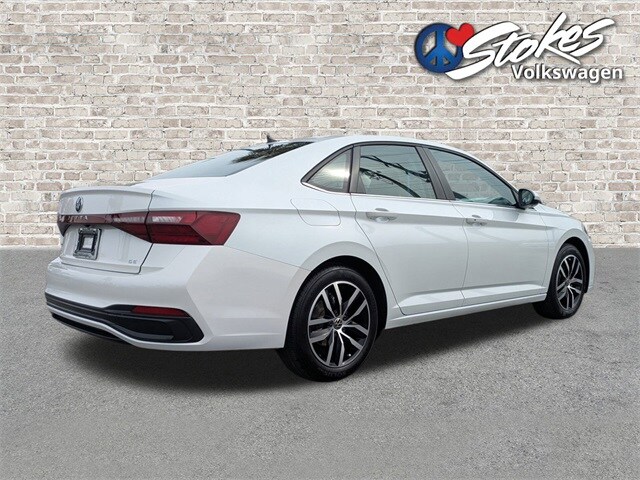 2025 Volkswagen Jetta 1.5T SE photo 3