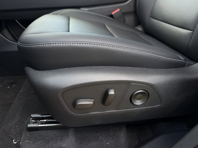 2027 Chevrolet Traverse LT - Photo 25