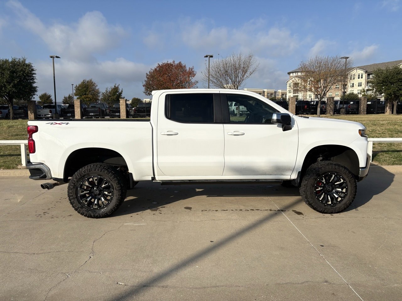 2020 Chevrolet Silverado 1500 LT photo 3