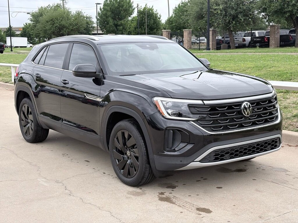 Used 2025 Volkswagen Atlas Cross Sport 2.0T SE w/Technology SUV