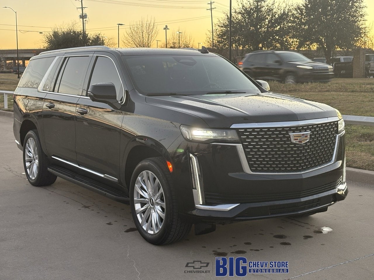 2022 Cadillac Escalade ESV Luxury's photo