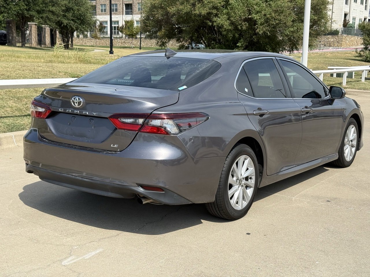 2021 Toyota Camry LE photo 4