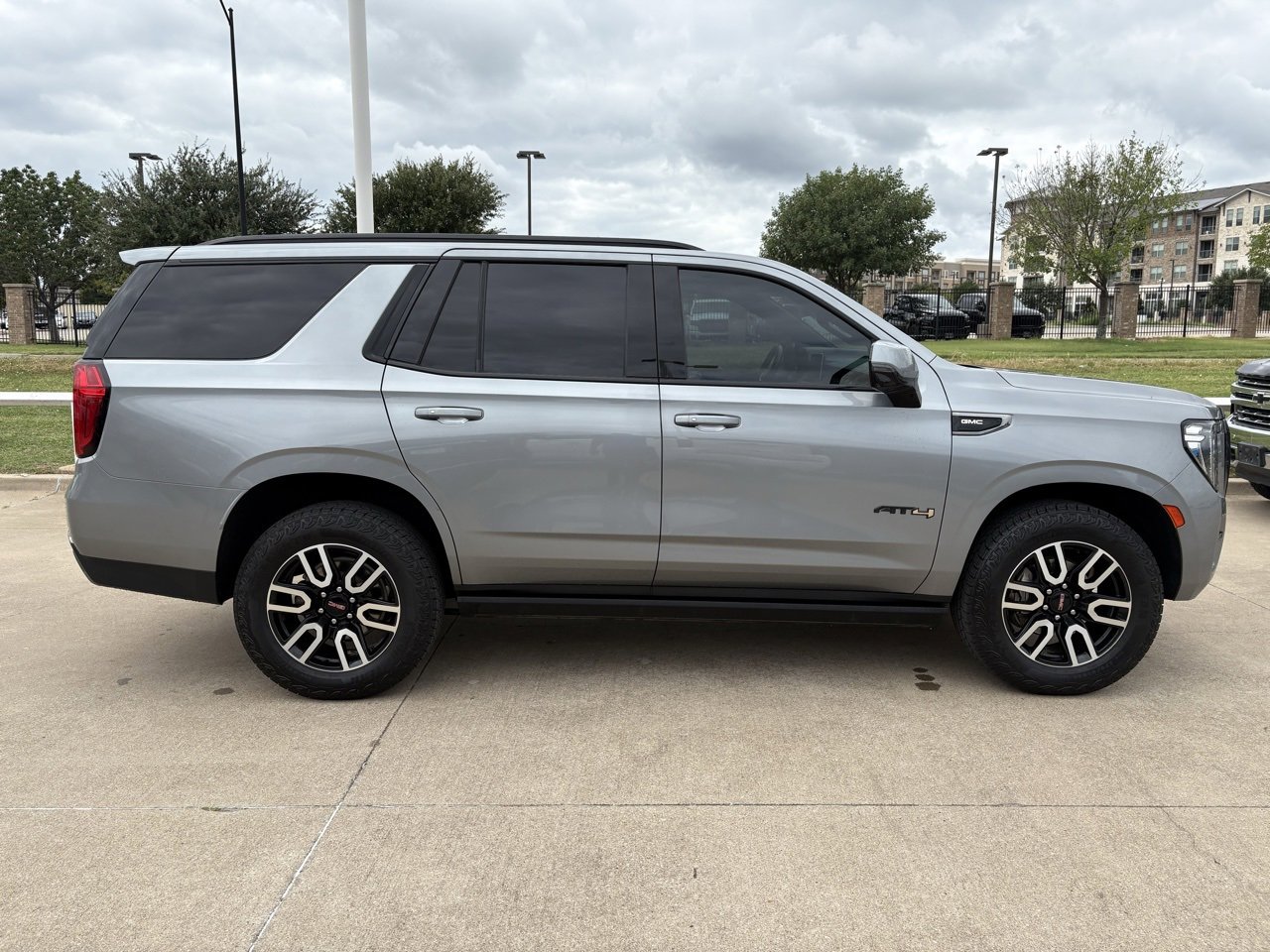 2023 Gmc Yukon AT4 photo 3