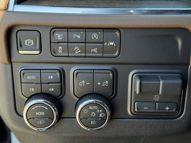 New 2026 Polar White Tricoat Chevrolet High Country image 18