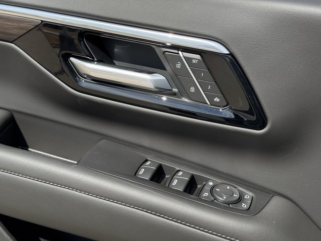 2026 Chevrolet Suburban Z71 - Photo 19