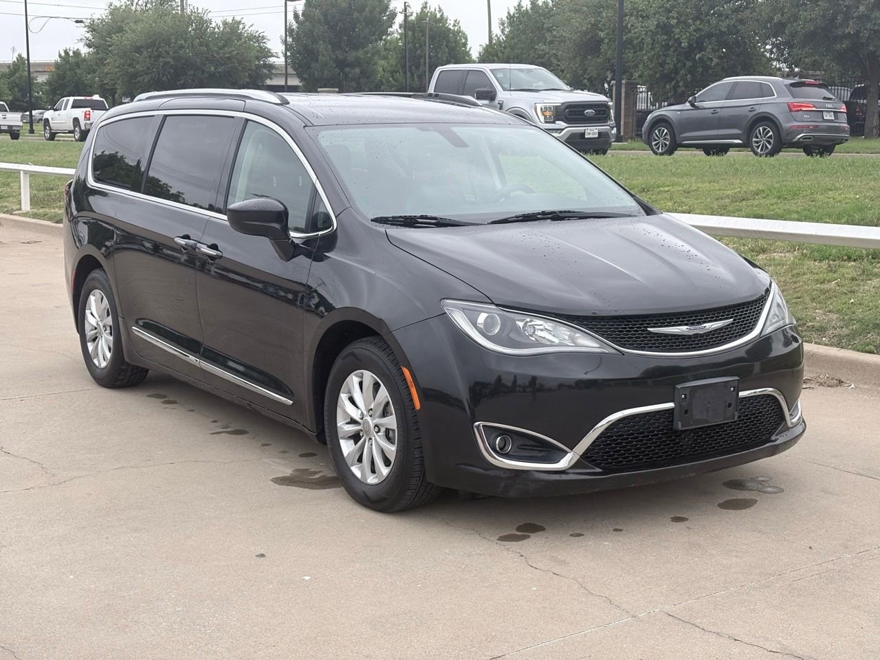 2019 Chrysler Pacifica Touring L's photo