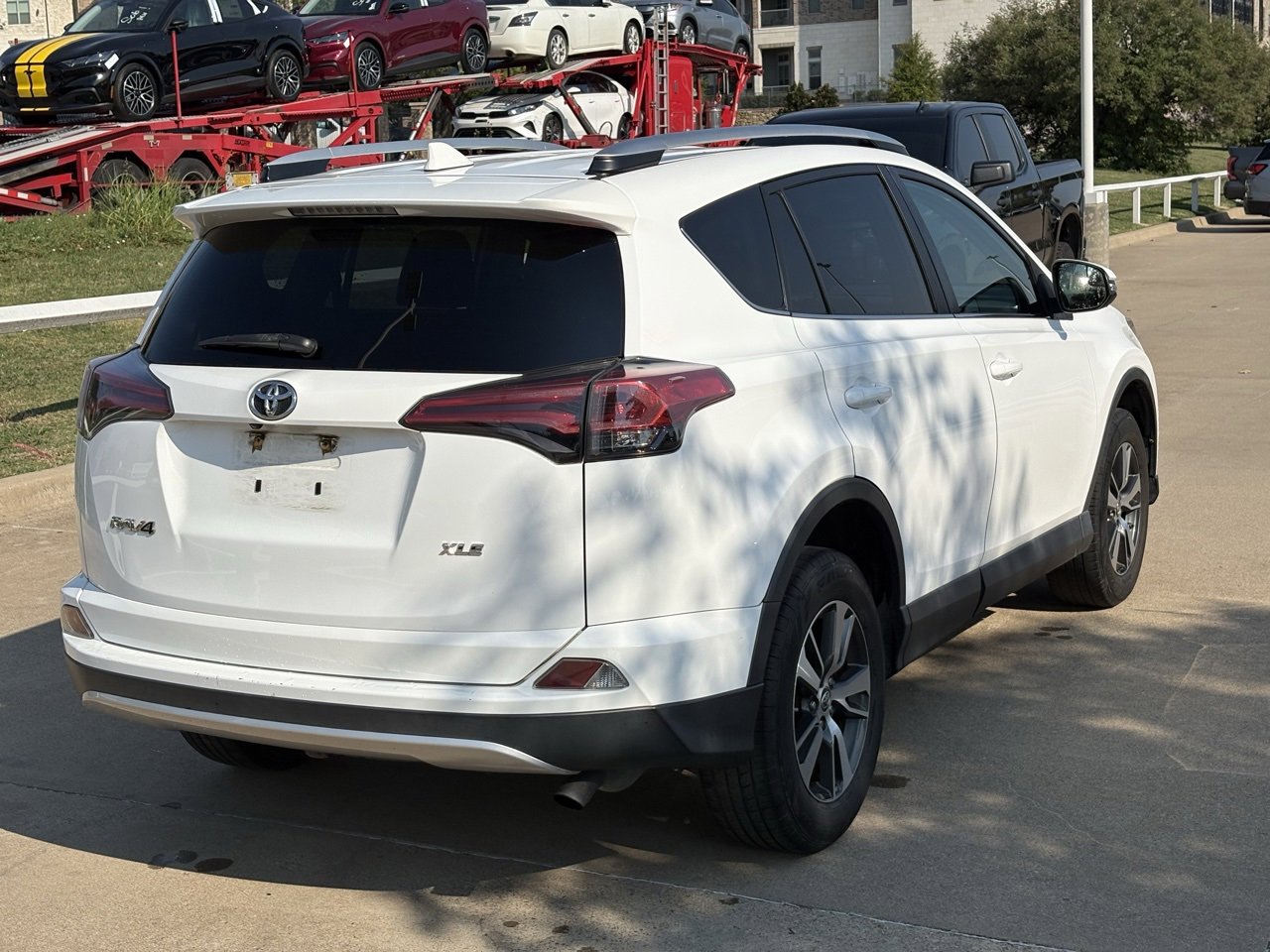 2016 Toyota RAV4 XLE photo 3