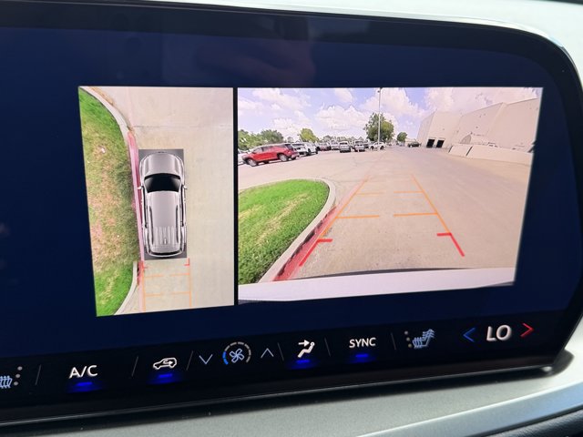 2027 Chevrolet Traverse LT - Photo 15