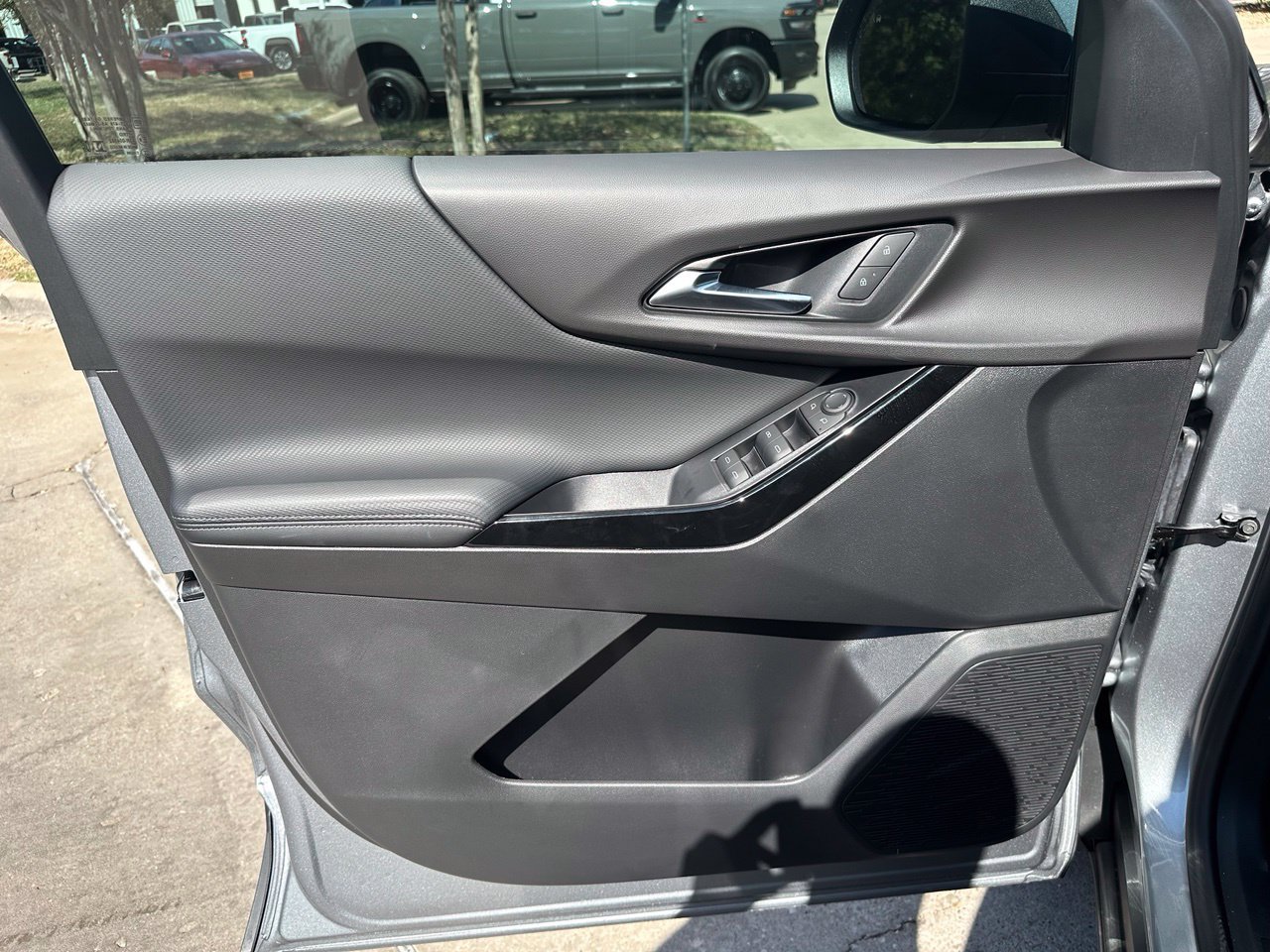 2027 Chevrolet Equinox LT - Photo 10