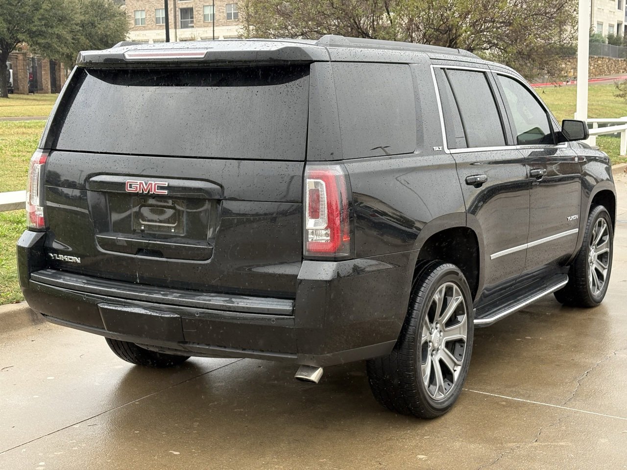 2019 Gmc Yukon SLT photo 4
