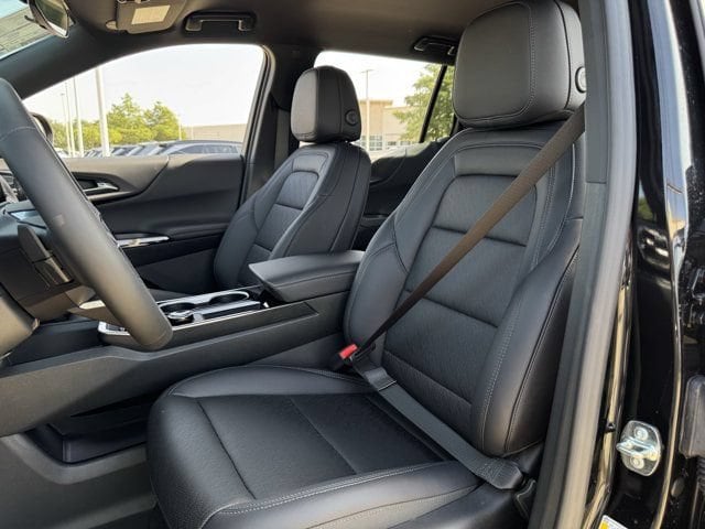 2027 Chevrolet Equinox LT - Photo 22