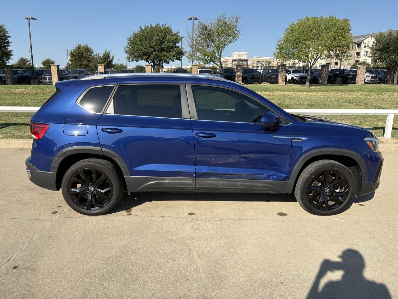 2022 Volkswagen Taos SE photo 3